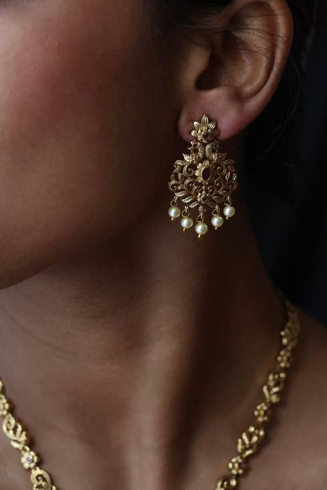 Antique ruby stone short necklace and earrings SS1087