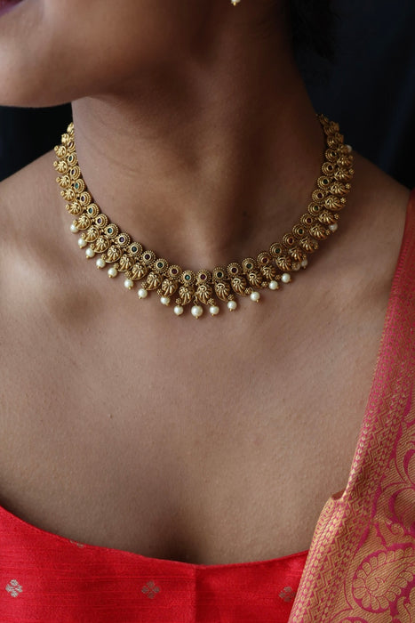 Antique gold and pearl short necklace and earrings SS108201
