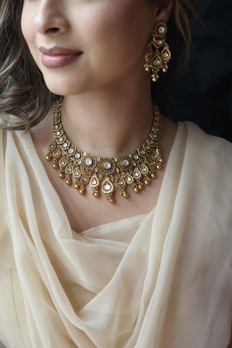 Antique gold short necklace with earrings G16729