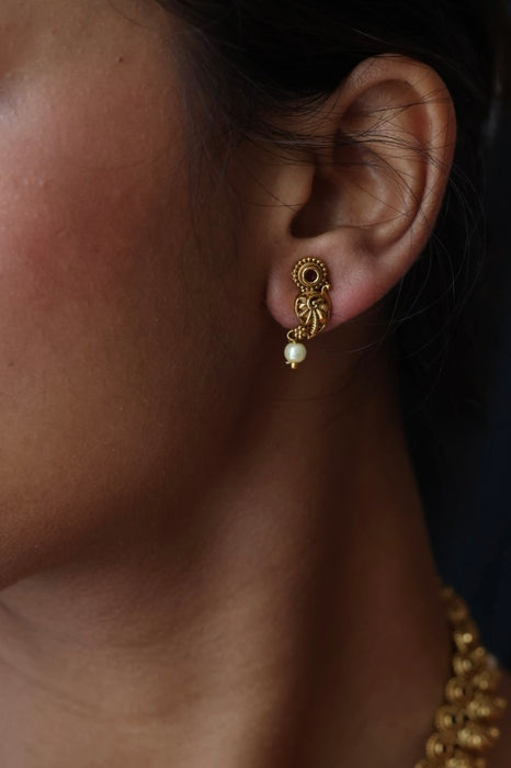 Antique gold and pearl short necklace and earrings SS108201