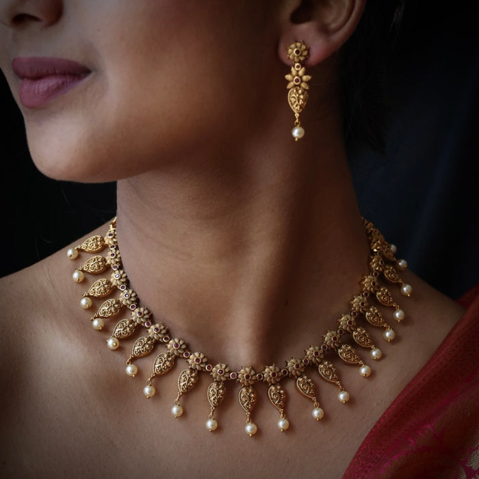 Antique gold and pearl short necklace and earrings SS10876