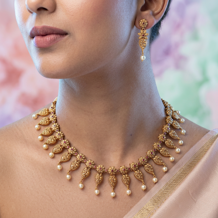 Antique gold and pearl short necklace and earrings SS10876