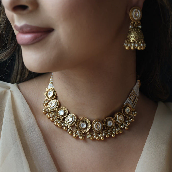 Antique gold choker necklace and earrings G1122809