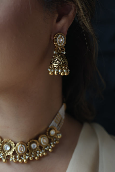 Antique gold choker necklace and earrings G1122809