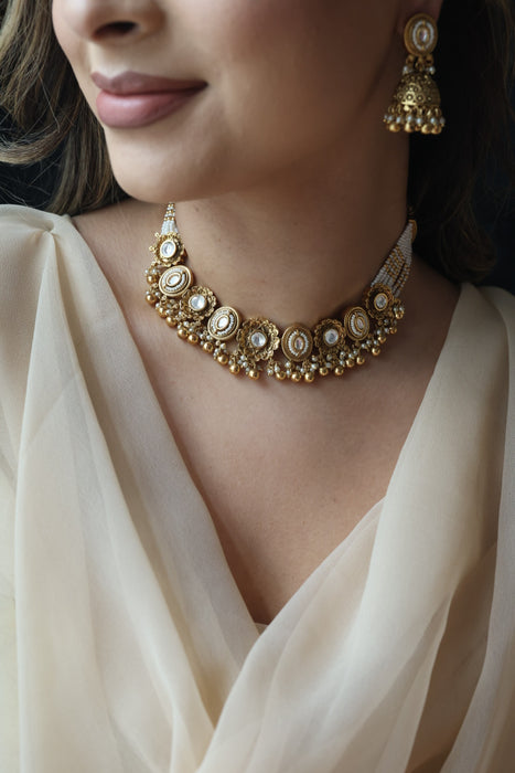 Antique gold choker necklace and earrings G1122809