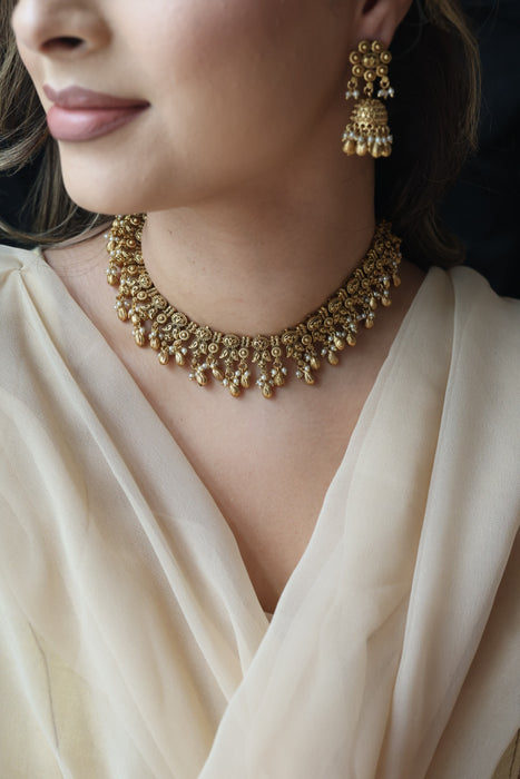 Antique gold and pearl short necklace with earrings G16384