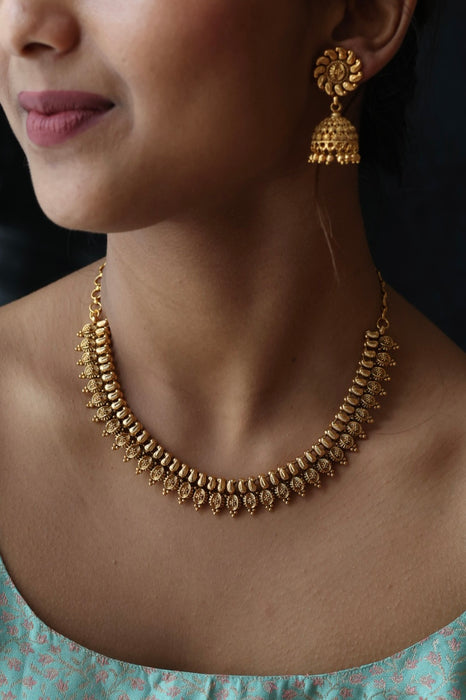 Antique gold short necklace and earrings G20433