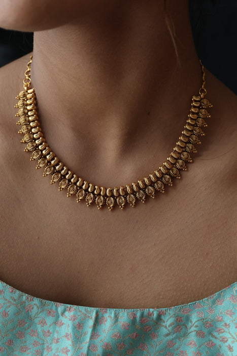 Antique gold short necklace and earrings G20433
