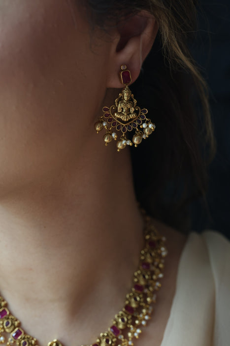 Antique gold temple design necklace and earrings SS115623