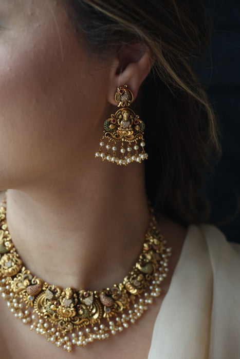 Antique gold temple desing short necklace and earrings SS11982