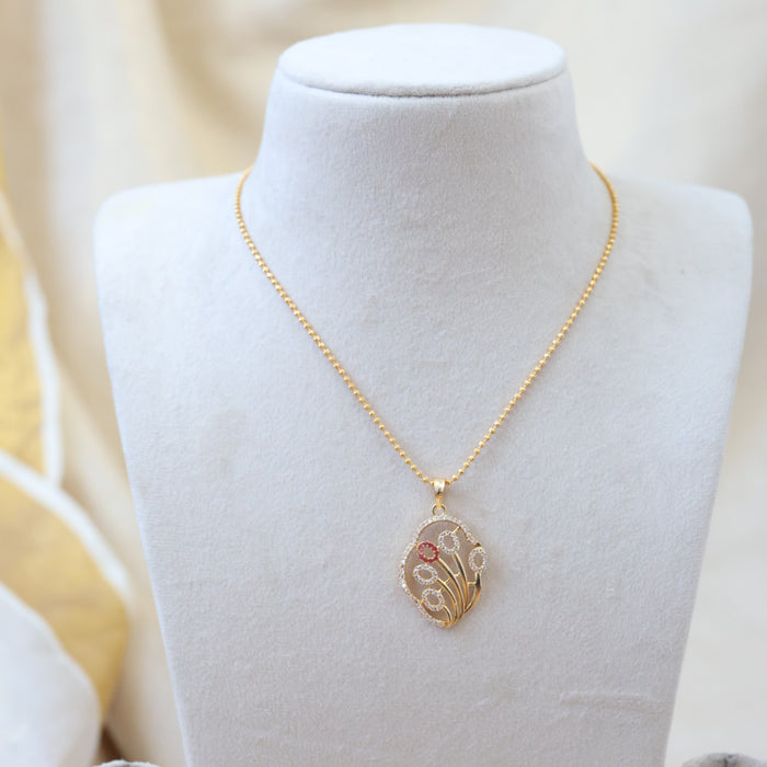 Heritage gold plated pendant with chain HC009