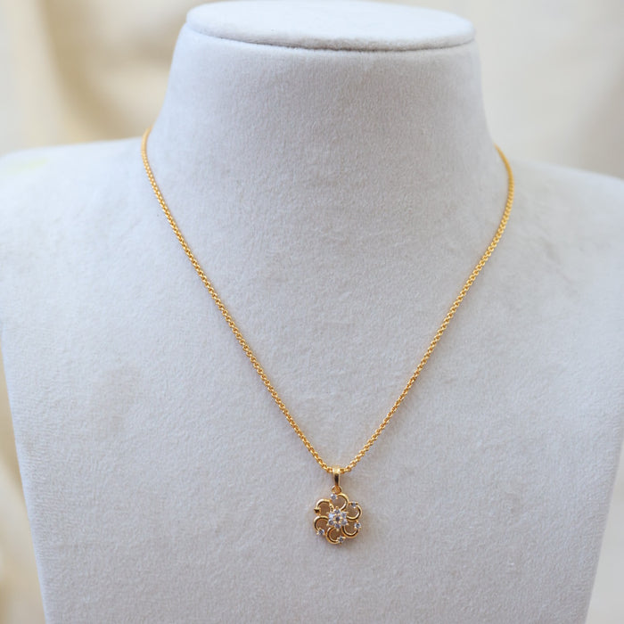 Heritage gold plated pendant with chain HC0012