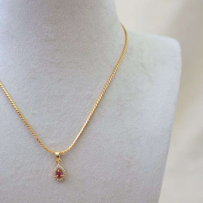 Heritage gold plated pendant with chain HC007