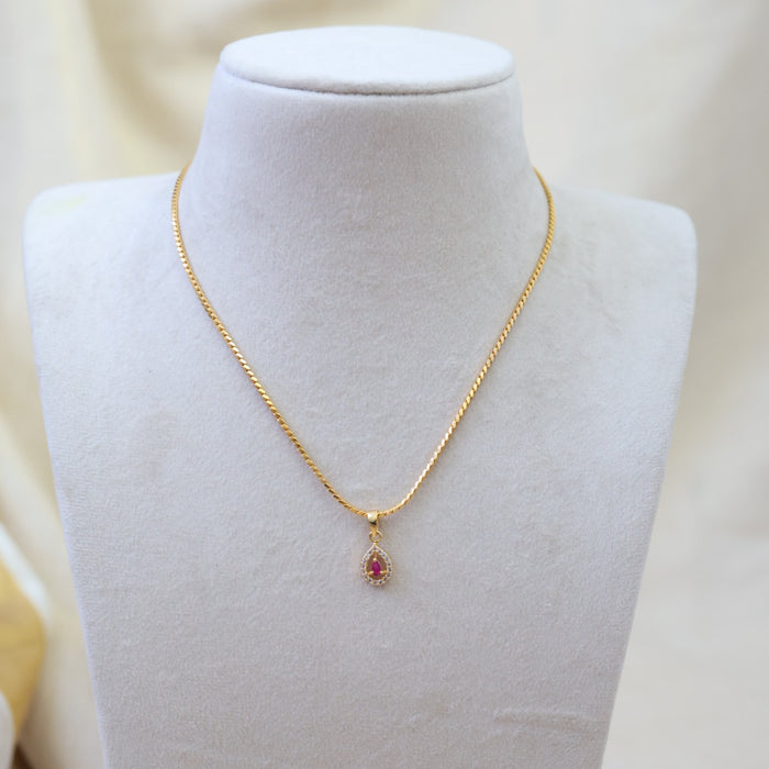 Heritage gold plated pendant with chain HC007