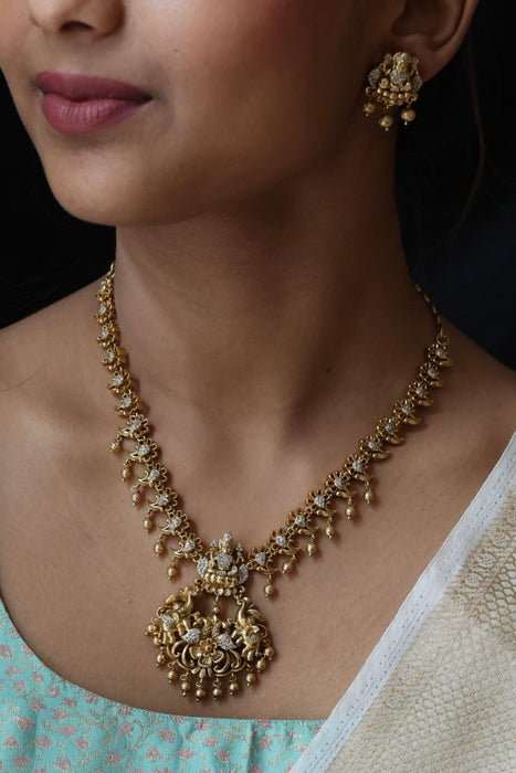 Antique white stone short necklace with earrings TTS43544