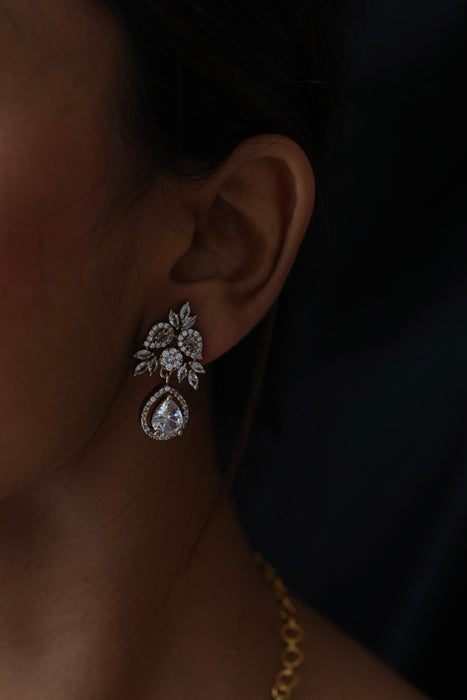 Antique white stone short necklace with earrings TTS45562
