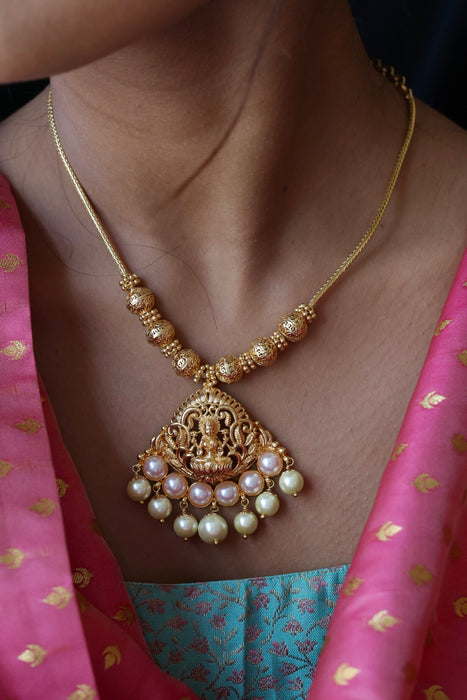 Heritage gold plated short necklace H0225