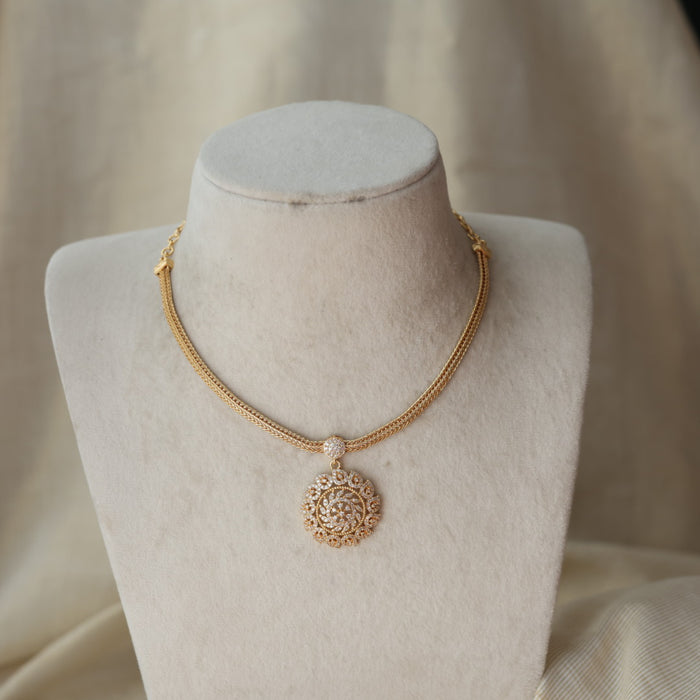 Heritage white stone gold plated short necklace H9010