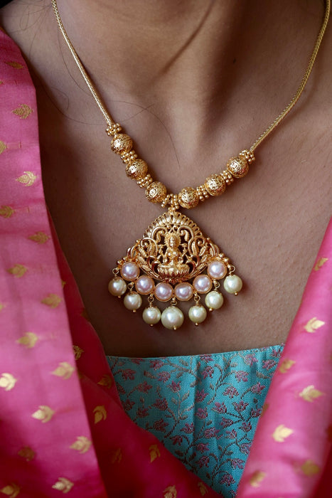 Heritage gold plated short necklace H0225