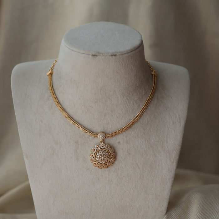 Heritage white stone gold plated short necklace H9010