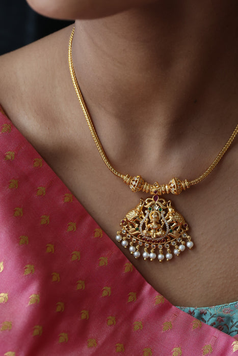 Heritage gold plated short necklace H0231