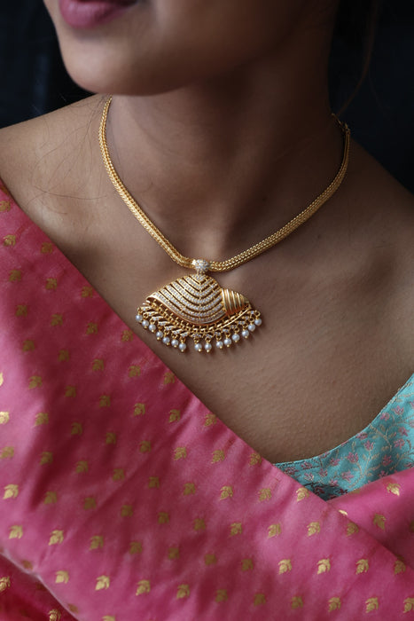 Heritage gold plated short necklace H0232