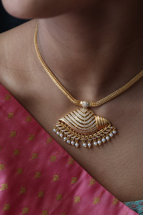 Heritage gold plated short necklace H0232