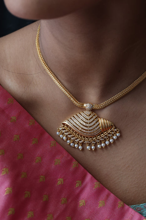 Heritage gold plated short necklace H0232