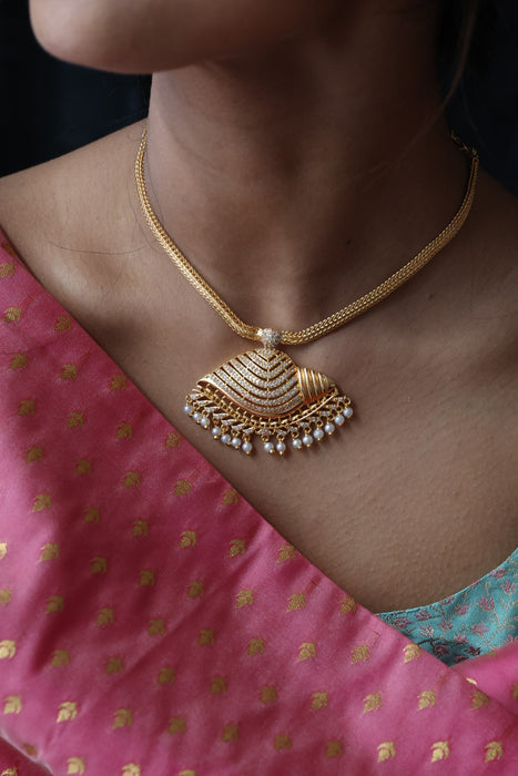 Heritage gold plated short necklace H0232