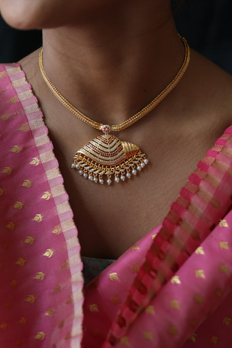 Heritage gold plated short necklace H0245