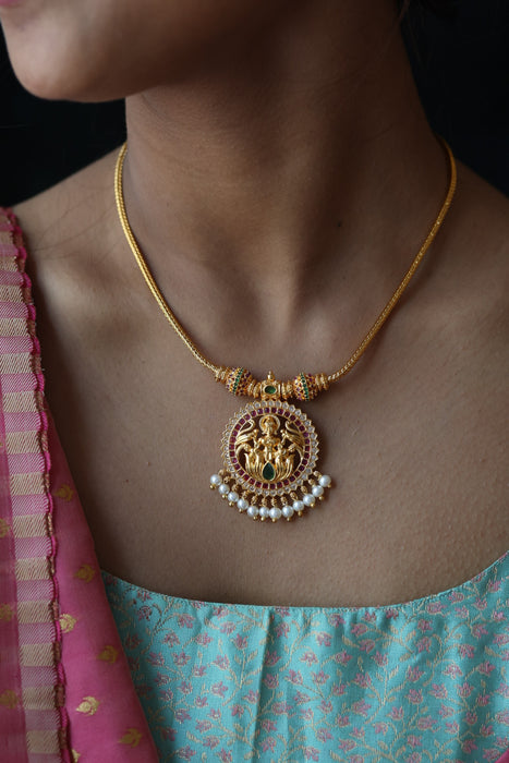Heritage gold plated short necklace H0247