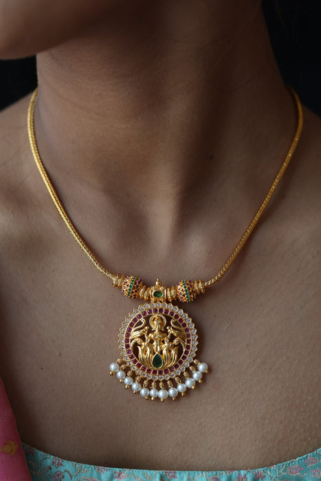 Heritage gold plated short necklace H0247