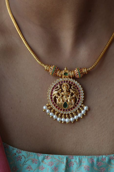 Heritage gold plated short necklace H0247