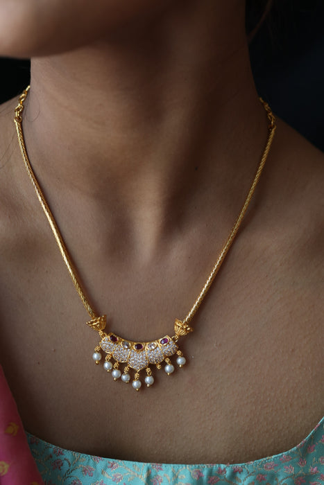 Heritage gold plated short necklace with earrings H0876