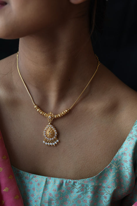 Heritage gold plated short necklace H0251