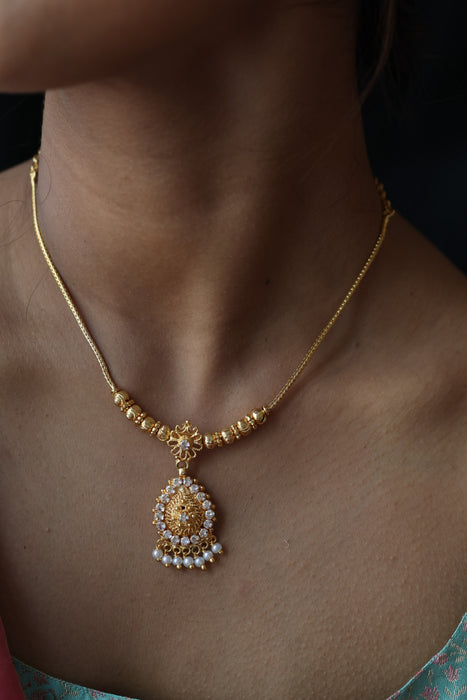 Heritage gold plated short necklace H0251