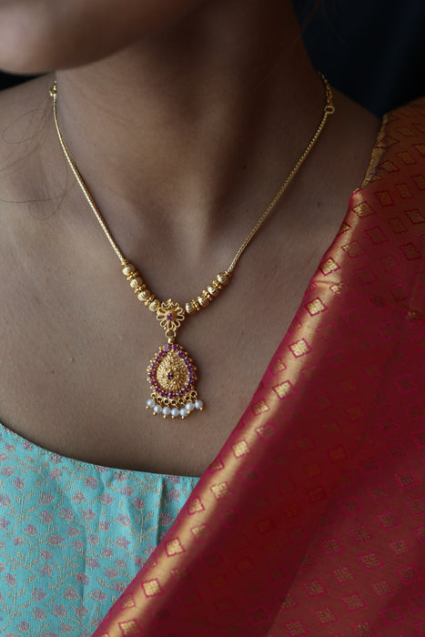 Heritage gold plated short necklace H02566