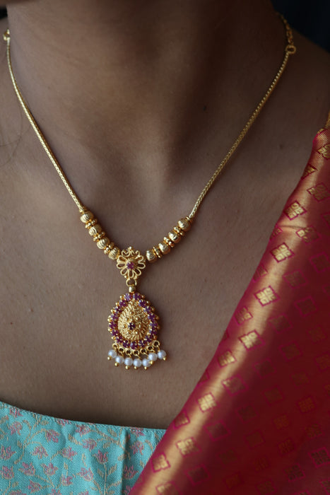 Heritage gold plated short necklace H02566