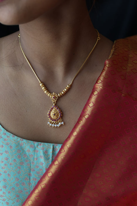 Heritage gold plated short necklace H02566