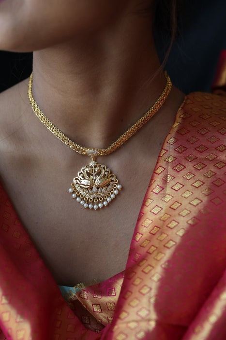 Heritage gold plated short necklace H0259