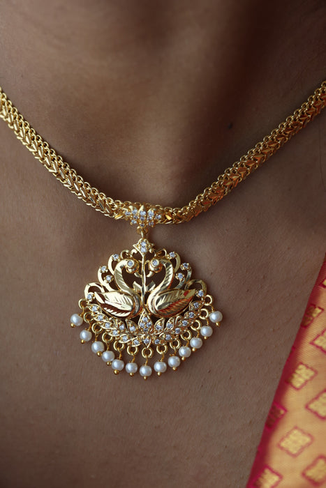 Heritage gold plated short necklace H0259