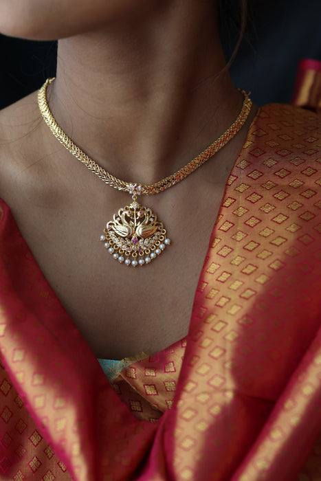 Heritage gold plated short necklace H0261