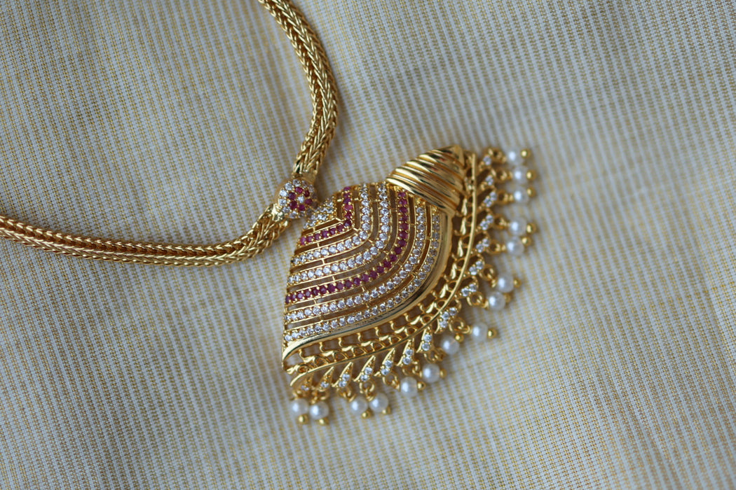 Heritage gold plated short necklace H0245