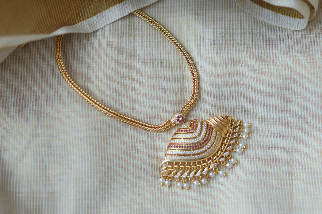 Heritage gold plated short necklace H0245