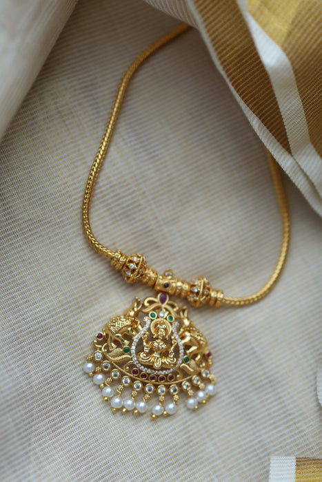 Heritage gold plated short necklace H0231