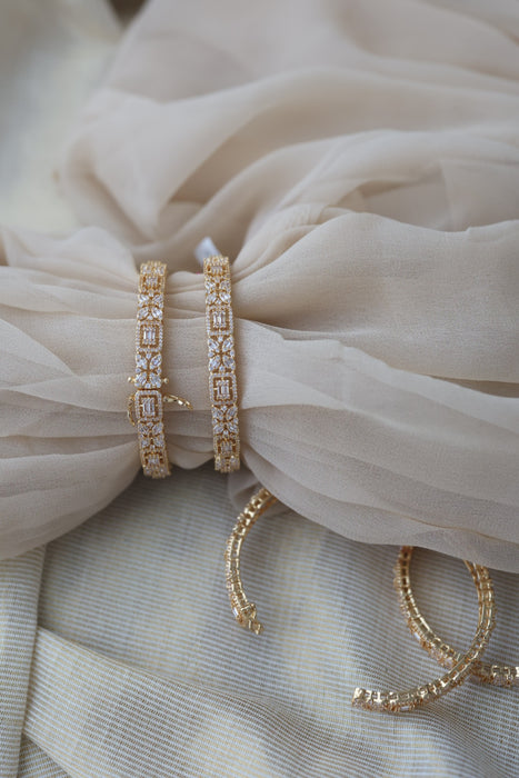 Heritage gold plated white stone bangle HB6521