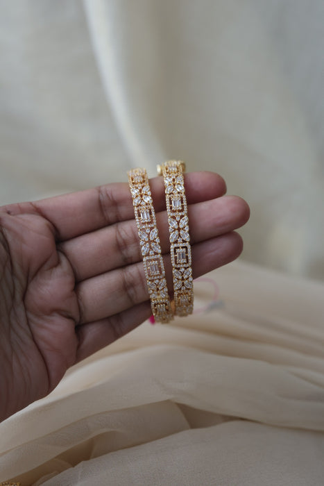 Heritage gold plated white stone bangle HB6521