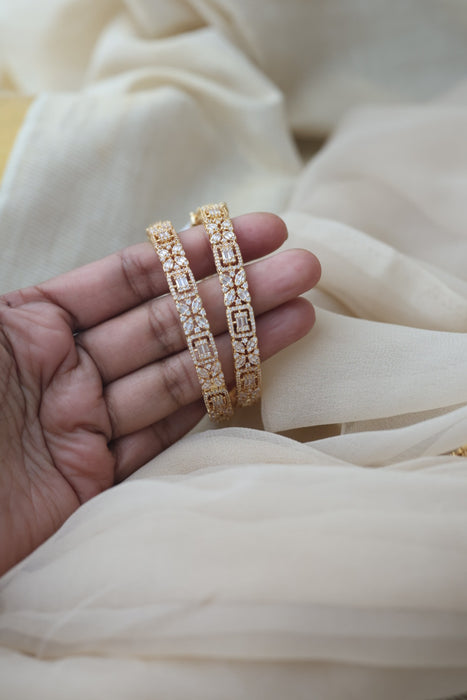 Heritage gold plated white stone bangle HB6521