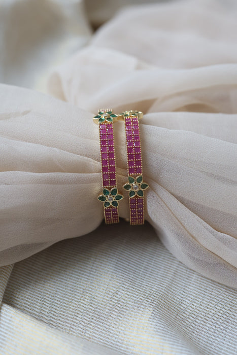 Heritage gold plated white stone bangle HB6531