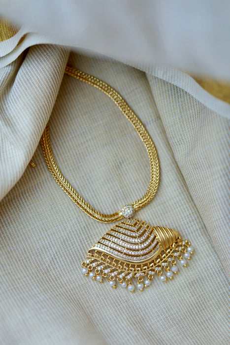 Heritage gold plated short necklace H0232